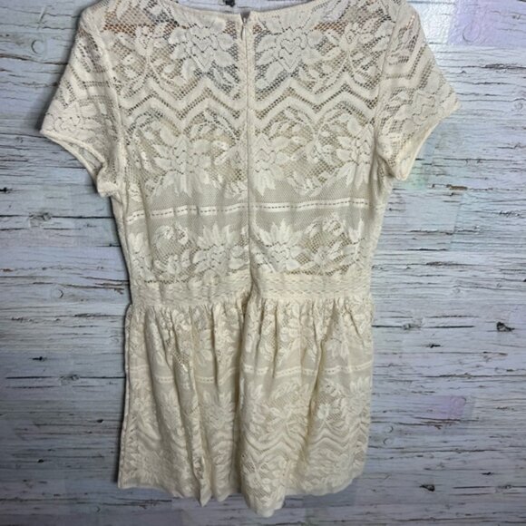 Elegant Cream Lace Dress - Picture 7 of 8